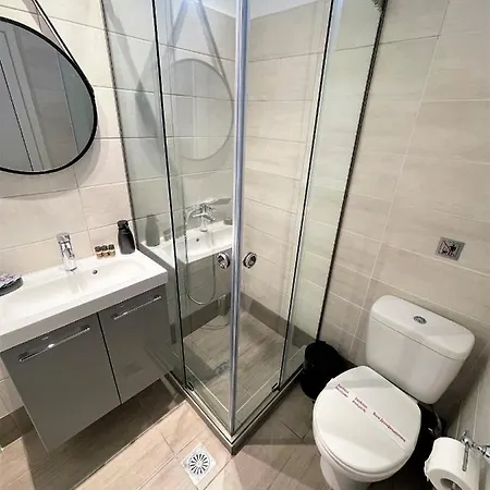Athina's & Studio Apartment